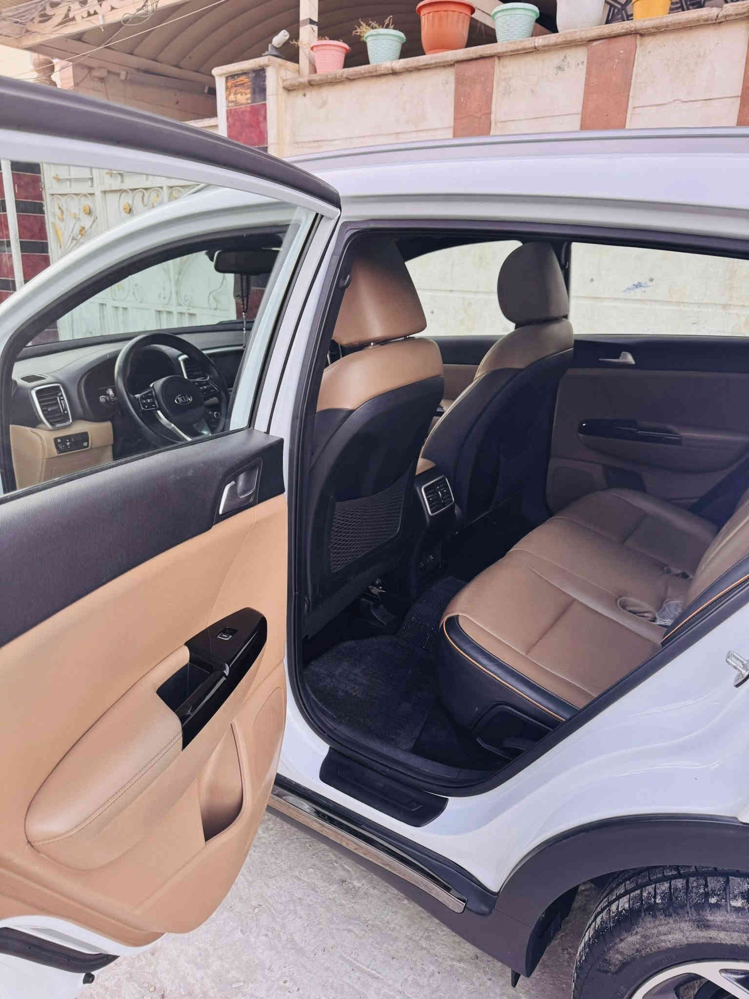 السلام عليكم
كيا سبورتج خليجي جيتي لاين موديل٢٠٢٠ 
الشركة الدولية ماشية 45 حقيقي
فول مواصفات ١/١ معروفة 
محرك ٢٠٠٠ دوش 
رقم بغداد تحويل ثاني يوم 
مكفولة من الصبغ حته الدعاميات 
بانوراما.بصمة دخول وتشغيل.سايد بريك بصمة.مانع منحدرات.شاشة كبيرة.اريل نفكيشن.شاحن واير ليس .تشغيل عن بعد شفتات سرعة.اوتو هولد.جنطة كهرباء.كشنات جلد بلادي و كهرباء.داخل لونين حمصي واسود.حساس امامي وخلفي.خمسه ويل كب .قطعتين تبريد بيانو.كامرة خلفيه.تحكم ستيرن.شاشه قرائه الاعطال 3 انضمة قيادة …
سيارة جاهزة من كل النواحي صدر تايرات
السعر 223  وبيه مجال بسيط جدا
بغداد /البياع قرب سريع الدوره
***********
