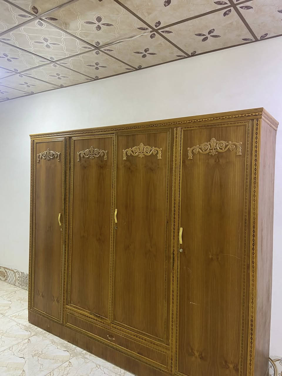 السلام عليكم الي يحتاج فك وتركيب غرف نوم تواصل )(***********
