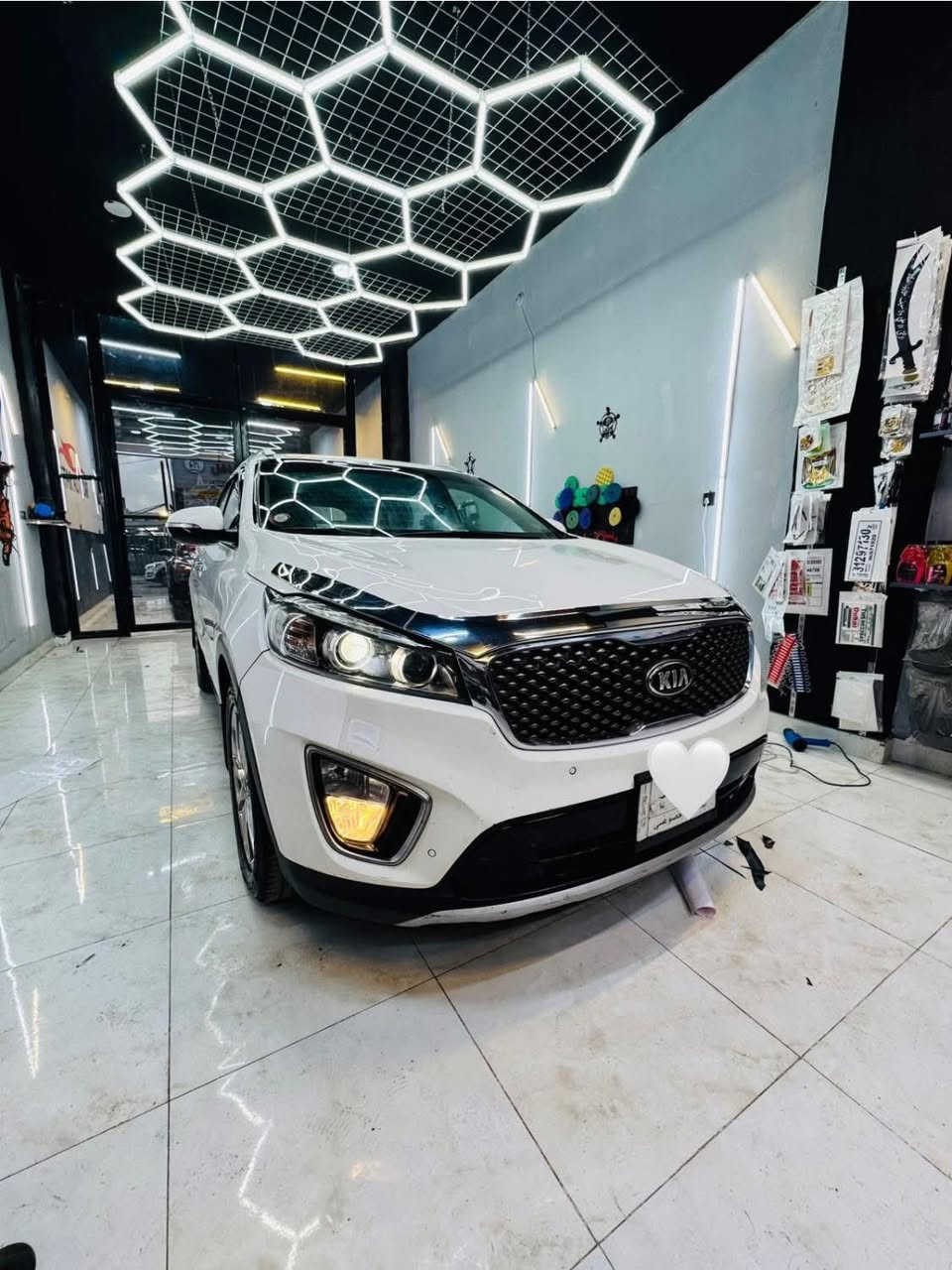 السلام عليكم ورحمة الله وبركاته
سيارة سورنتو للبيع ٢٠١٧ 

سيارة فول من عدا البانوراما 

٦ سلندر رقم بغداد سنوية بااسمي شرط التحويل .

موصفاتها…..

١- إشارة ترحيب عندا الدخول 

٢- مري شفط + اشاير بلمري 

٣- ثلاث قطع تبريد 

٤- سبعة راكب 

٥- صندوق كهربائي 

٦- كشن كهربائي 

٧- تحكم استيرن 

٨- زراكات ماصدات 

٩- حساس امامي خلفي 

ملاحظة : بيها بارد بسيط بجاملخ الخلفي بدون صبغ 

العنوان ديالى بعقوبة 

السعر $229  بيها مجال شي بسيط 

*********** وبي واتساب
