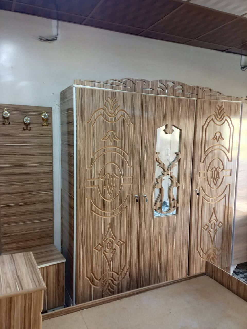 ياالله غراض مستخدم أو جديد غرفه نوم ٦ قطع تفصال مستخدم اي عيب مابيه السعر ٢٧٥ بي مجال جربايه ام نفر مستخدم اي عيب مابيه السعر ٥٥  ميز تواليت جديد ٦٥متوفر جديد تفصال 2باب أو 3 باب او4 باب او5باب أو 6 باب  متوفر غرف نوم  حسب طلب الزبون العنوان كركوك حي العروبه اتصال *********** واتساب
