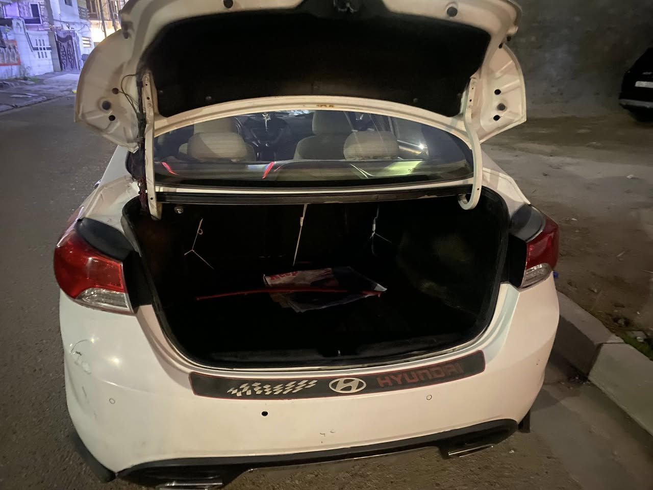 السلام عليكم شبابنا الطيبه
النترا موديل 2012 خليجي
كير ومحرك بحاله جيده 
نظافه صدر 70%

للاستفسار ***********
