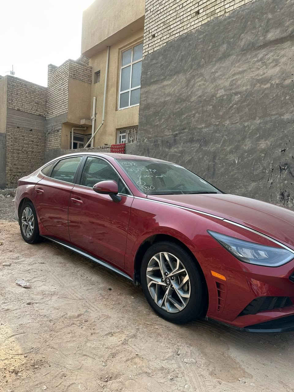 السلام عليكم هونداي سوناتا موديل 2023 ماشيه 28 الف حادث كما موضح بلصوره نص بنيد صبغ فقط بدون دواخل رقم اربيل تريد تحويل تريد وكاله السيارة احلى من الصوره نضيفه جدا مواصفات 
بصمه+ تشغيل عن بعد
داخل ابيض + كشن كهرباء
رادارات امامي وخلفي وجانبي 
هاند بريك كهرباء 
شاشه جبيره تدعم كار بلي 
ويل كب كروم 
والمزيد من الاضافات 
مكاني بابل للاستفسار
***********
