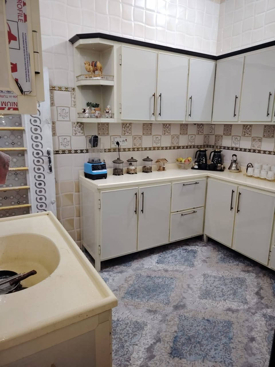 ياالله
سلام عليكم
البيت البيع طابو زراعي
الماجديه سددة صفاء مجمع حجي حسن
ثانيه كل خدمات موجوده 
المساحة ((100)) متر طولاني موضح للصور
يحتوي على 
استقبال 
وصاله 
ومطبخ
وعرفه نوم
صحيات داخليه وخارجية
سعر البيت ((63)) وبي مجال
اشراي اتصل 
((***********)) 
((***********)) اخوكم أبو عراق....
