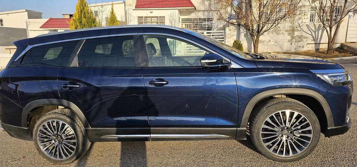 جيتور  PLUS.x90  موديل 2023 
       للبيع   او مراوس 
المراوس حسب القناعه 
السعر عالخاص 
اللون ازرق [حبري ]
محرك 1600 تيربو 
5مقاعد 
السياره فول فول مواصفات 
 حساس امامي خلفي 
رادار امامي خلفي 
كامرا 360 
ترحيب ذكد 
تدفئه كشنات وستيرن 
تاير حجم 20 
بيهه هوايه مواصفات بعد 
السياره بيهه طخه زغيره بالجنطه موضحه بالصوره  والباقي مكفول
السياره ماشيه 19000
صيانه ودهن بالوكاله 
السعر عالخاص 
مكان السياره اربيل 
للاستفسار
***********
*********** أربيل, العراق
