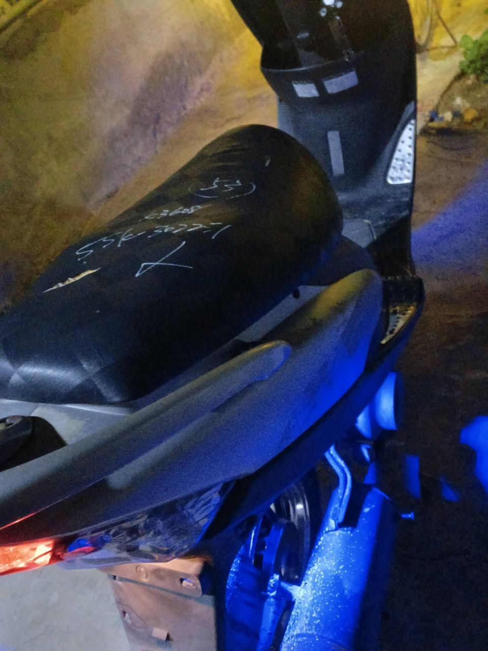 دراجه حاويه البيع مستعجل 
دراجه مامفتوحه بلاد صاربها سبوع من طلعت من الحاويه  سعر 950 وبيها مجال


**إذا كنت صاحب هذا الإعلان وتريد حذفه لأي سبب، رجاءا أرسل رسالة إلى الدعم الفني**