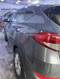 توسان 2017 امريكي مكينه 2000  السياره بسمي مواصفات .. عاديه شاشه لمس  ...