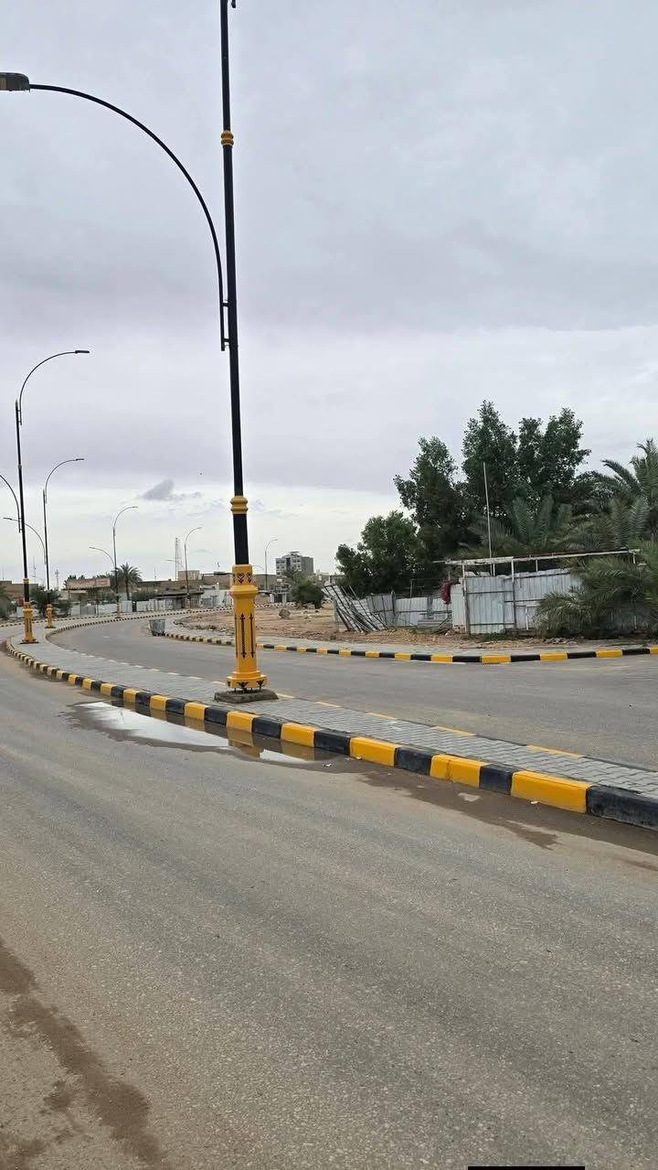 ‏عرصه للبيع مساحه 72 متر واجه 6ونزال 12 دور الهنديه قرب السوك الأول على سايدين موقع كلش حلو تصلح تجاريه او سكن السعر 85 بيها مجال للاستفسار مكتب بركات أم البنين 
‏الاتصال ***********
‏
