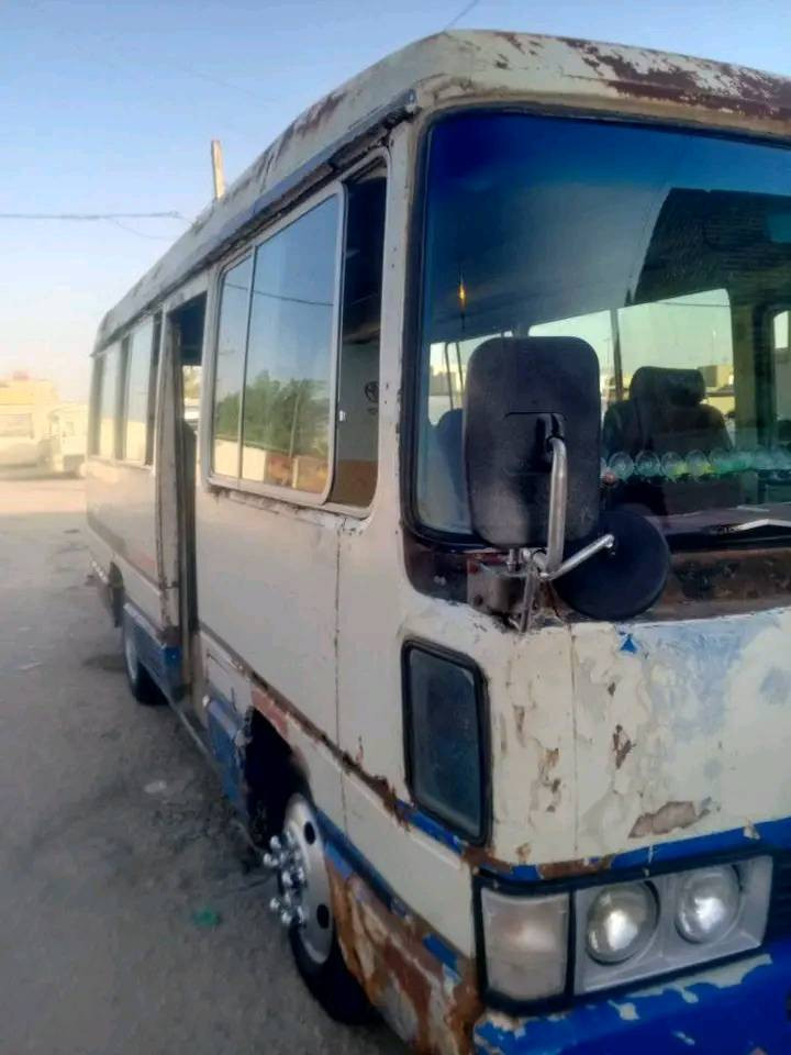 السلام عليكم ورحمة الله  كوستر عريض للبيع موديل، 1985 محرك بطه 3000 دسك باور سعر4 ونص وبيه مجال   لعنوان سماوة  رقم الهاتف  ***********
