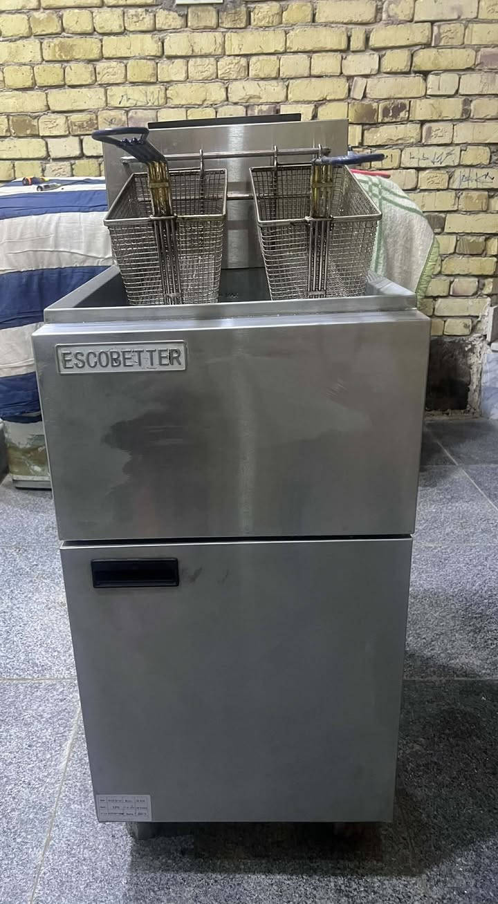 قلاية للبيع نظيفة جدا مع كامل ملحقاتهه مستخدمة اقل من شهر. 
رقم الهاتف***********
