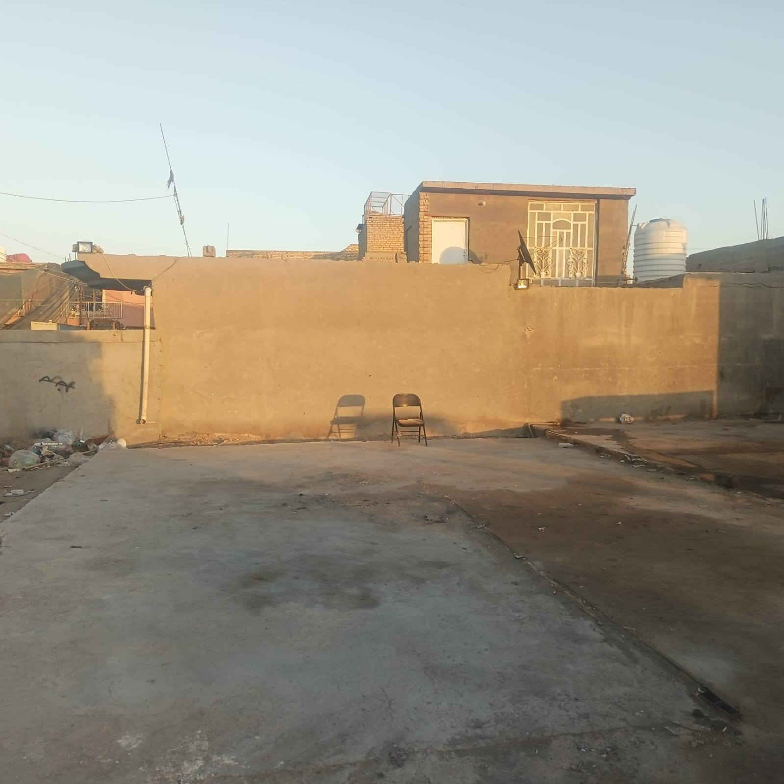 سلام عليكم بسببب الوعود الكاذبه 
قطعة ارض تجاريه على طريق حله بغداد القديم 
مساحه القطعه هيه والبيت ٤٠٠ ميت متر وجهيه ١٦ نزال ٢٥ 
سند ٢٥ 
الا ستفسار والسعر ***********
