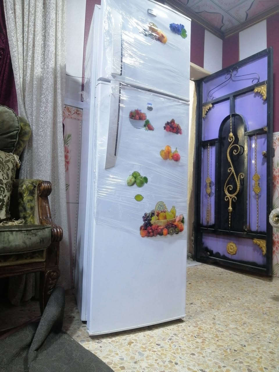 ثلاجه نضيفه اخو الجديد السعر 225  وبيه مجال قليل المكان الحيانيه موسى الكاضم عل مستطيل ***********
