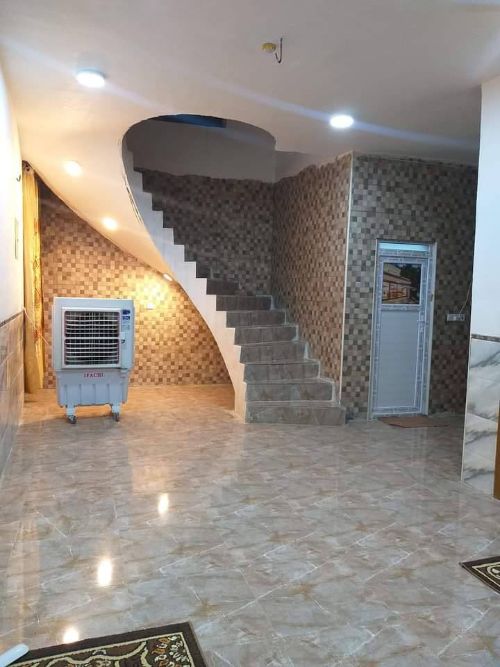 السلام عليكم دار زراعي للبيع مساحه 200م العنوان شارع80 محيزم 4 جهة كربلاء كافة الخدمات بناء حديث السعر 55 مع المجال للاتصال على الرقم التالي ***********
