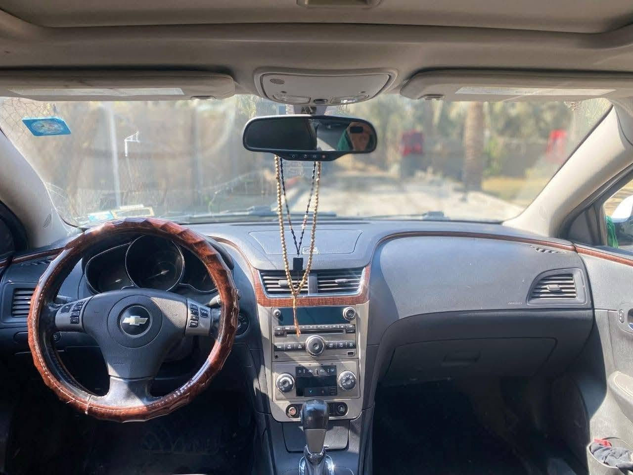 سلام عليكم اخوان سياره ماليبوا موديل 12 محرك 6سلندر 3600vvt لون ابيض فتحه سقف تحكم ستيرن كشنات جلد تخم تاير جديد سنويه لغايه 2031تبريد بس كارت الفان رقم بابل السعر 75وبيها مجال *********** مكان السياره بابل السياحي الحمزه الغربي
