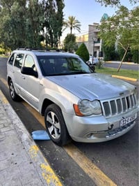 جراند شيروكي لاريدو • ٢٠١٠ • هيمي ٥.٧