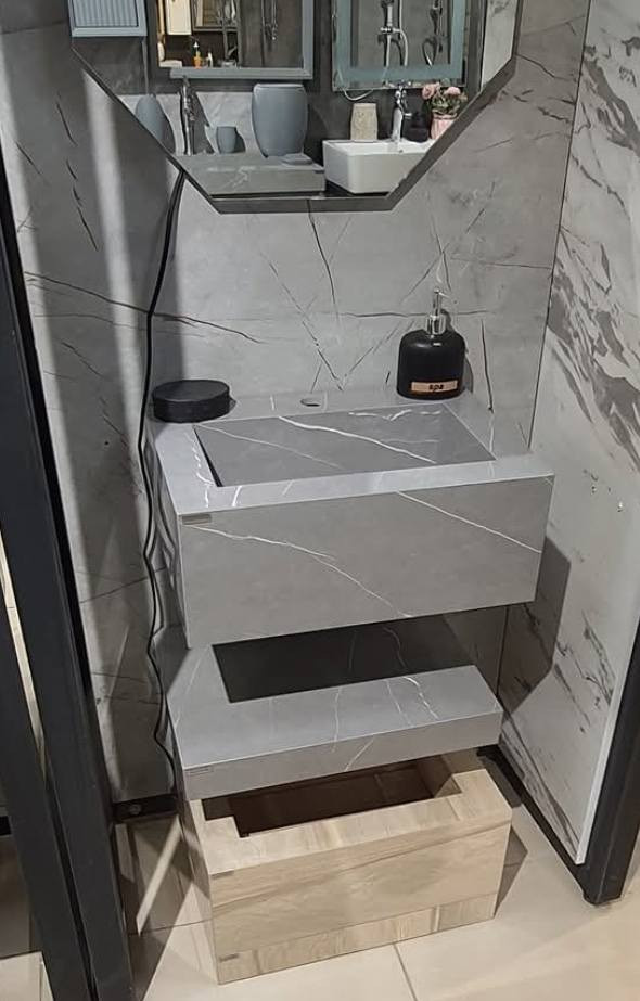 مغاسل مودرن بورسلين حسب الطلب والقياس واللون والديكور حسب مزاجك ☺️
للتواصل عبر الواتساب 
***********.🖤
