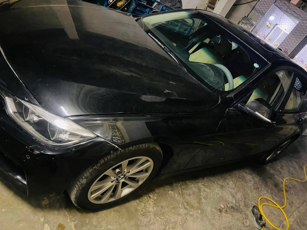 السلام عليكم ورحمة الله وبركاته
BMW 320i
موديل 2018 فول مواصفات 
وارد كندي حادث جاملغ وبنيد بدون دواخل 
حادثها بالعراق جاملغ امامي بدون دواخل 
دواخل سليمه 
شواصي للغد 
مكفوله من كلشي 

مكاني بغداد /  ابي غريب 
السعر 180 وبيها مجال بسيط

***********
