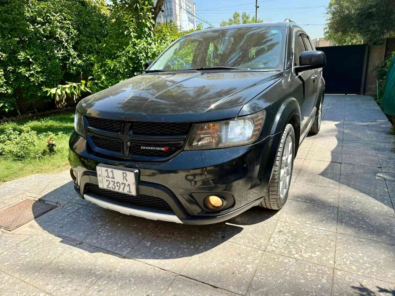 دودج جورني للبيع موديل ٢٠١٤ رقم بغداد بإسمي
فئة Limited محرك ٦ سلندر فور ويل
ماشية ١١٣ الف كيلو متر (مو ميل)
مقاعد جلد بالكامل ٧ راكب مع تدفئة المقاعد الخلفية + الستيرن
مقعد السائق كهربائي
شاشة كبيرة بلادية مع نظام خرائط بيها طرق العراق من الشمال للجنوب
سستم صوت بلادي نوع Alpine
تحكم كامل بالستيرن من الامام والخلف مع نظام الاوامر الصوتية
يدات الابواب والسيباية نيكل بلادي مع بصمة تشغيل وبصمة ابواب وصندوك ودخول ذكي
بصمات عدد ٢
تشغيل عن بعد ونظام حماية بلادي
مخابئ سرية عدد ٣ 
شاشة سقف خلفية مع ريموت بلادي
حساس خلفي بلادي مع كاميرا رجوع الى الخلف
بروجكتور دعامية اصلي مع لايت زينون نوعية ممتازة عالي ناصي
السيارة بدون اي رسالة تحذيرية وعند الفحص بالحاسبة (صفر رسالة) يعني كل انظمتها الكهربائية ممتازة
محرك گير اكسل ممتاز وصدر امامي خلفي مع الدبلات واذاين المحرك جديدات
اطارات تخم نوع كومهو ويل كب حجم ١٩
بلكات وصيت عليهن من امريكيا اصليات مال الشركة
غاز التبريد ACDelco تم شحنه عالوزن مضبوط
راديتر هيمي والسيارة مابيها اي حماوة بالصيف والطرق الخارجية، لا يوجد نضوح او تنقيص نهائياً
سبيرها الاصلي مع غلاف السبير البلادي
الظفيرة بلادية ومابيها اي چطل او تصليح
وبعد هوايه امور ماريد اطولها عليكم بس السيارة تاخذها تترحم عليه بعدها على كد ما مهتم بصيانتها بصورة صحيحة وقطع غيار اصلية وفقط بانزين محسن (مع العلم محركها يشتغل بالعادي والمحسن بدون اي مشاكل) والسيارة صارلها ٧ سنوات عندي بهاي الفترة بدلت دهن الكير والفلتر ٣ مرات وزيت المحرك اجيب نوعية سعره ١٠٠ الف وبالعافية عالياخذها 
حادثها جاملغ ايسر وبونيد مصبوغات والجاملغ الايمن اني صبغته لان بي شخوط بدون اي معجون بقية هيكل السيارة كله مكفول 
بعد ما اشتريتها عدت تصليحها بالكامل وكلشي خليت جديد حتى دركة الستيرن والراديترات، اشتريتها سنة ٢٠١٩ وجانت ماشية ٣٧ الف كيلو
سعرها ١٤٧ ورقة بيع او مراوس بدونگو موديل ٢٠٢١ فما فوق ٨ سلندر حصراً لون اسود او ماروني
مكان السيارة بغداد حي القادسية
***********
