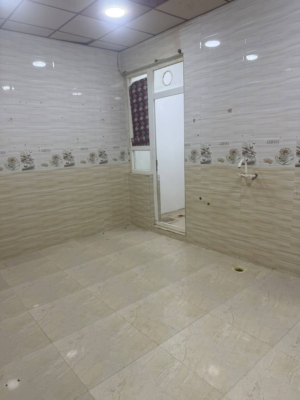 دار 100 متر رقم بسعر مناسب 
بناء نضيف فول كاشي سقف ثانوي دكت مركزي بيت كامل مكمل و فارغ جاهز للسكن العنوان كركوك قادسية الثانيه قرب أسواق مجيد للأستفسار مراجعة مكتب نور الكبير التجاري *********** السعر 37 مليون
