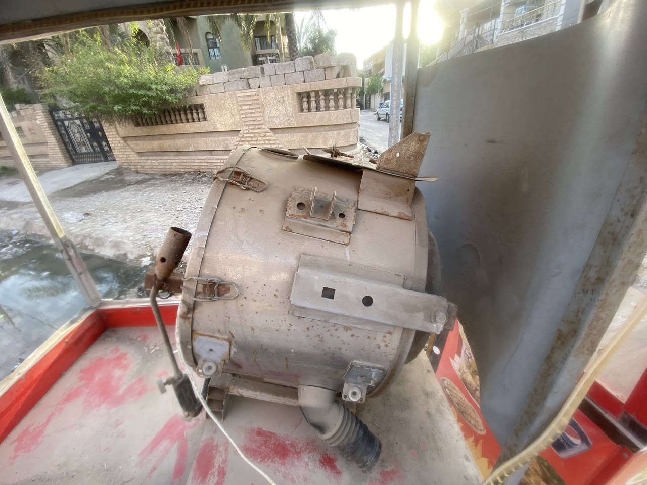 مكينة حب + ميز للبيع 
المكينة200
ميز50
وبيهن مجال 
مكلف بالنشر 
***********
بعقوبة العزات
