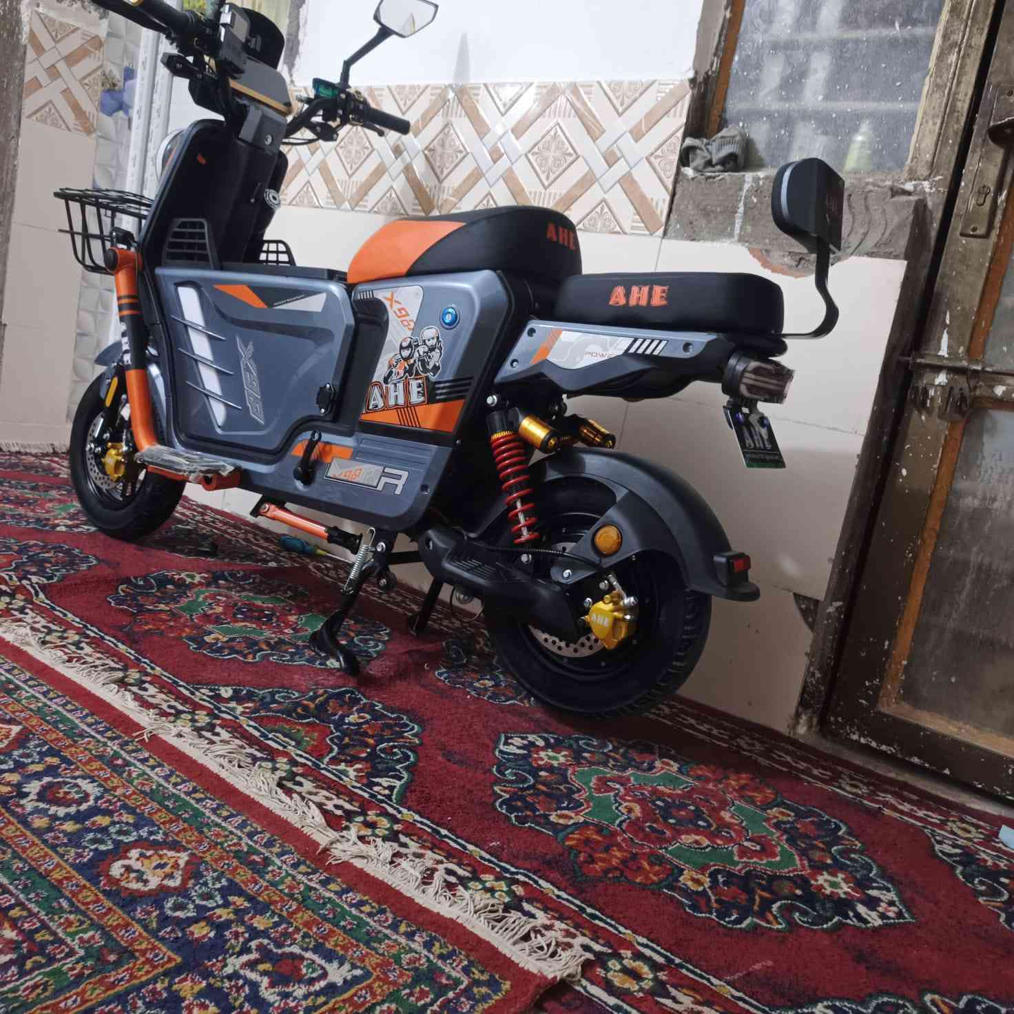 السلام عليكم دراجه شحن جديده ما مستعمله قليل صاله اسبوعين طالعه من الوكيل للبيع السعر 550 وبيهه مجال قليل ***********
