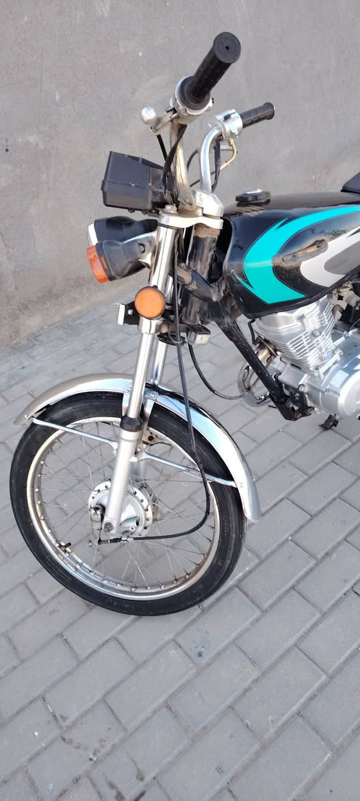 سلام عليكم متاح دراجه للبيع نامه 23 بدون
محرك اصلي نامه شرط ما مفتوح دراجه نظيفه كلش كامله وجاهزه سعره 650 مكان قضاء الميمونة 

تواصل ***********
