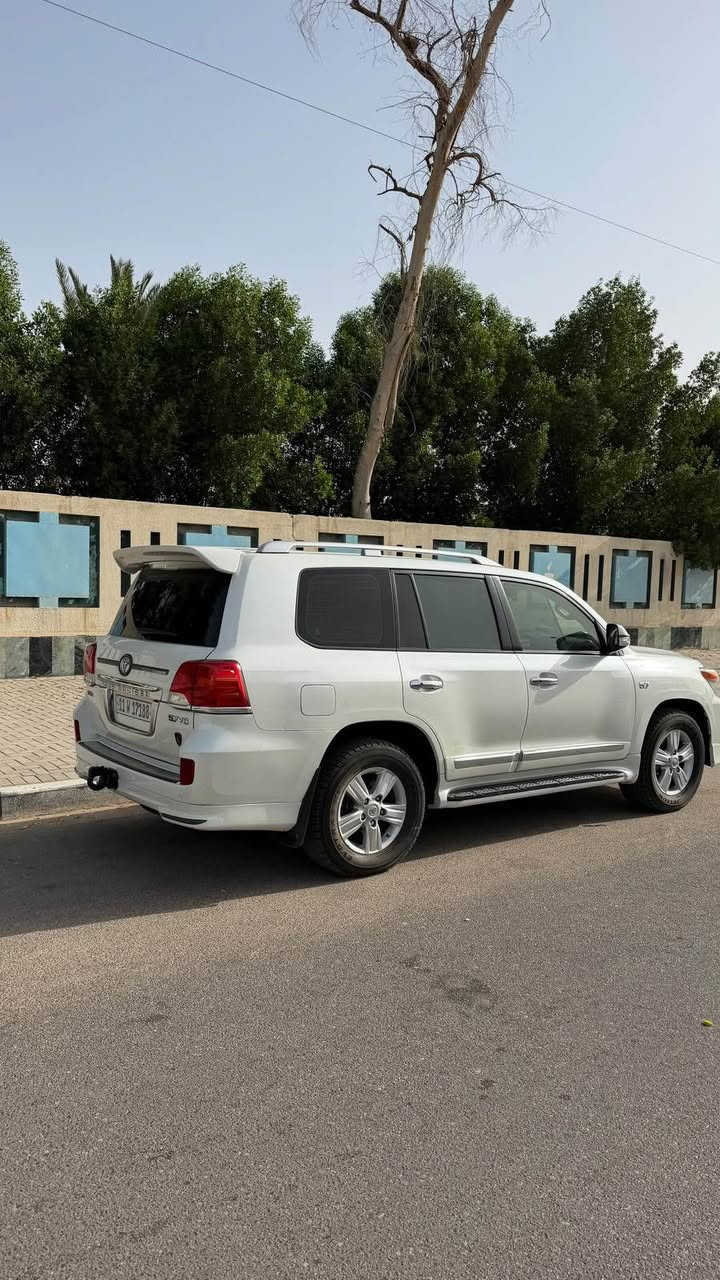 لاندكروز موديل 14 vxr محرك 5700 رقم بغداد بيه بعض الملاحضات بدون صبغ او معجون *********** مكلف بلنشر البصرة, العراق
