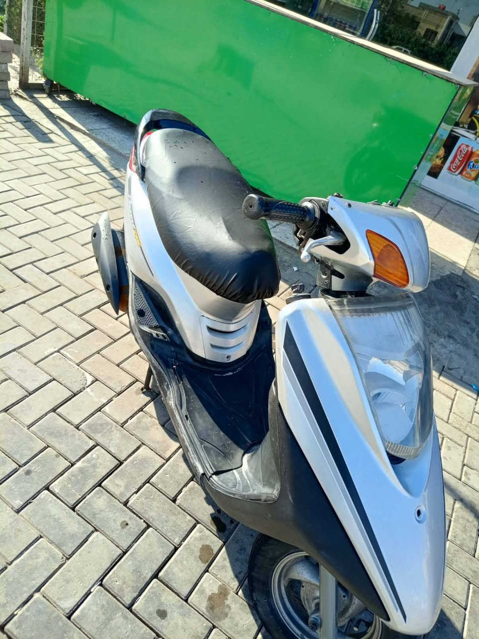 سلام عليكم دراجه بريز مكفولة دراجه من تاير تاير نكره كهرباء من طول الطول 🚴🚀سلف حته كابيتر بلادي مالها شلعة معدل خير من الله قفل جنطة ستيرن شغال ✌️💫 طستها دبلاتها حلوه ٦٠٠ قفل مكاني بياع شارع قطره ندى رقم الهاتف ***********🤍
