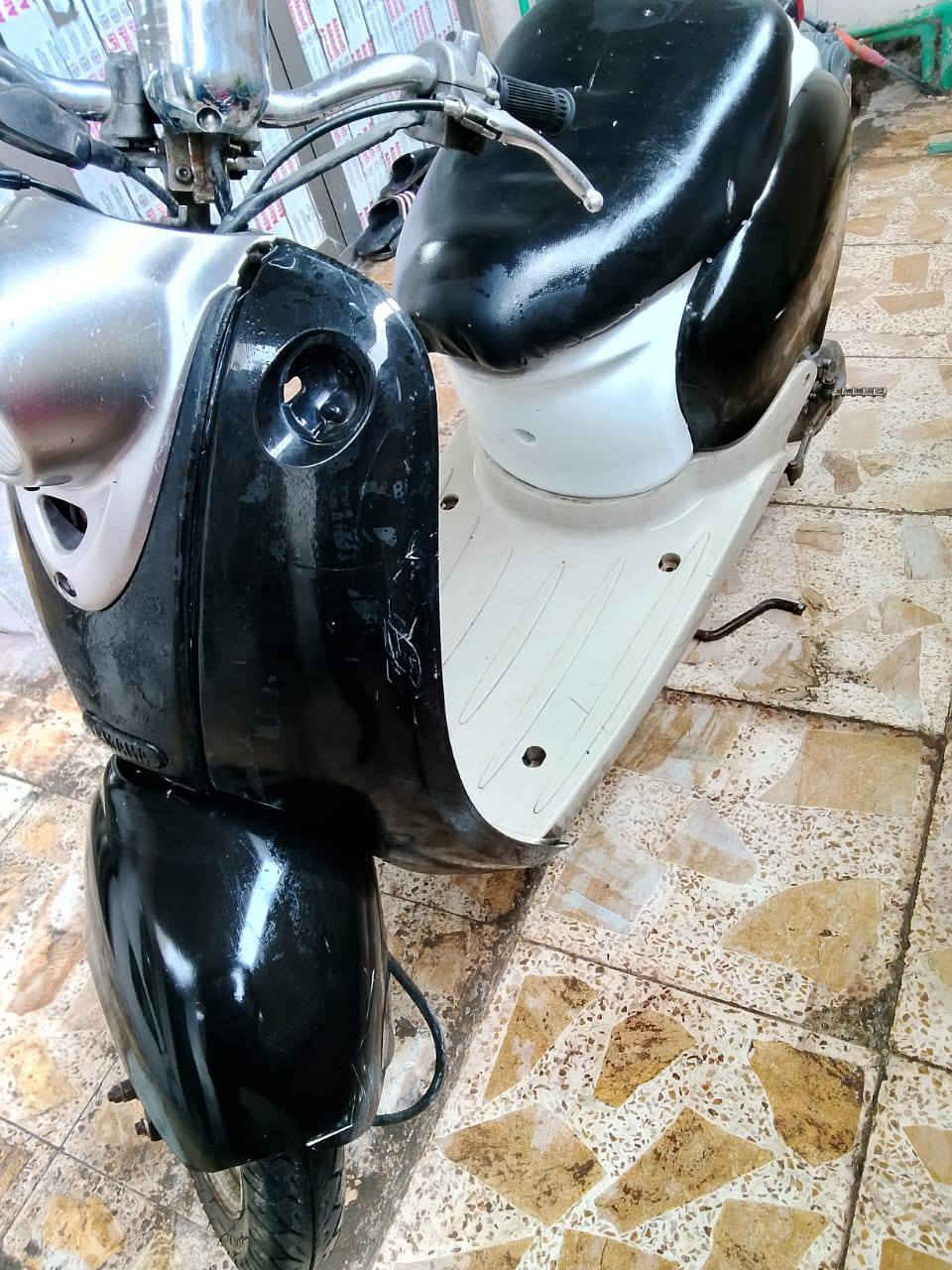 السلام عليكم اخوان دراجة كلاسك للبيع شغالة هندر واحد نقصهة بس سويج ضايع هسة هية جطل شغالة وكاملة سعرهة 150الف مكاني بغداد العبيدي ***********تعال واتساب وتدلل
