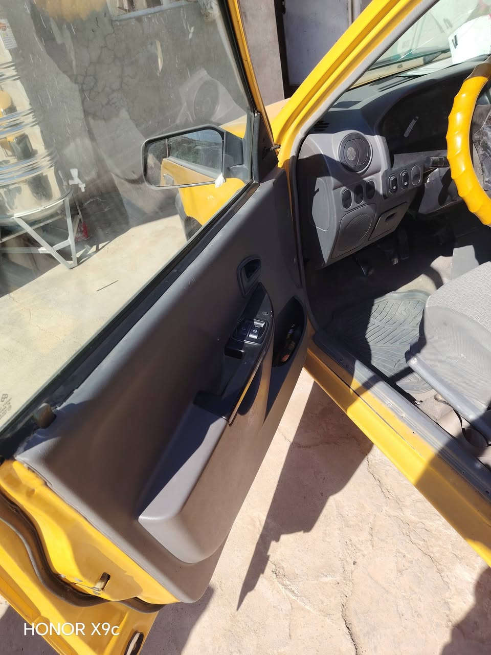 سلام عليكم اخوان عندي سايبا ١٢ بسمي رقم دولي بغداد سياره حلوه صدر خير من الله محرك جديد خير من الله كهربائي كامله كيجات كله شغاله سعر ٢٥ وبيه مجال  الشري     رقم مبايل ***********
