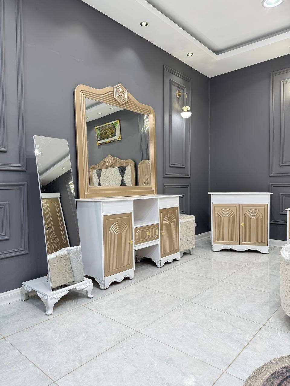 🔅تفاصيل الغرفة المرمري  ....
خارج ٤ملم ام دي اف 🔺
وداخل صاج ٣ملم 
صبغ حراري  درجة اولى 

عدد القطع  ٧ قطع 😍
🔺1 //جرباية  قياس  ١٦٠ × ٢٠٠ 
🔺//ميز جانبي ايسر قياس ٥٠
🔺2// وميز  جانبي  قياس ٥٠
🔺3// زاوية ارتفاع مترين عرض ٨٠
🔺4// وميز بلازمه  
🔺5//وميز مراية ارتفاع مترين عرض ١٢٠
🔺6// وكنتور ٦ باب  ارتفاع مترين و١٥ طول ٣ متر و١٥


**إذا كنت صاحب هذا الإعلان وتريد حذفه لأي سبب، رجاءا أرسل رسالة إلى الدعم الفني**