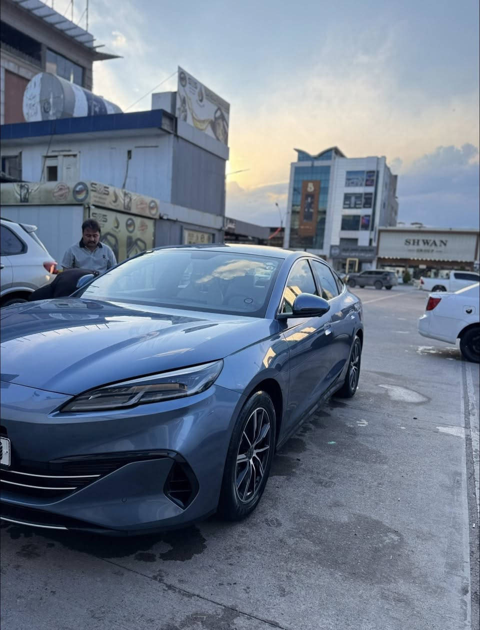 السلام وعليكم BYD SEAL6 للبيع 2025 سيارة ماشية 4000 لون مميز بلو بيري بعدها زيرو بيها بارد بل باب على كد شبر موصفات 4 كامرات داخل ابيض كشنات رياضي كشن كهرباء شاشة قلاب مسويلها سستم انارة داخلية ارضيات تفصال وجوة الارضيات مغلفة جلد مكان السيارة الحرية ساحة عدن مقابيل مطحنة الجلبي
***********
السعر المطلوب 24 ونص وبيها مجال
