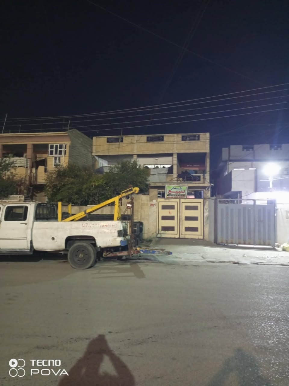 بسم الله الرحمن الرحيم 
دار للبيع حي النور قريب على دانيا ماركت 
مقابيل البيت فرنين وجامع وماركت شارع 20موقع يخبل 
المساحه 263 يحتوي على 8 غرف نوم وكراج 3 سيارات وحديقه السعر مناسب 
رقم صاحب الدار ***********
اي ستفسار تفضل خاص وتدلل (( تم تنزيل السعر ))
