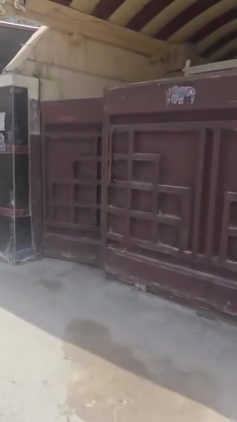 🏡 بيت للبيع – حي الجهاد 95  

📐 المساحة: 200 متر  
🛏️ 4 غرف  
🛋️ استقبال وهول  
🚿 2 حمامات داخلية  
🚻 1 حمام خارجي  

📍 العنوان: حي الجهاد 95  

📞 للاستفسار: ***********
