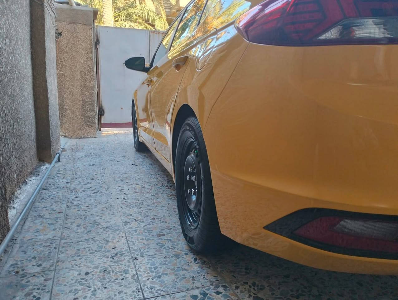 هونداي النترا موديل 2020 كير cvtوارد امريكي صور الحادث بالمنشور  بدون لغد ولا شاصي ليبل واحد  ماشيه 63mm
حجم المحرك 2000  فول لمتدد 1/1 
بصمه ابواب بصمة صندوق
رادار امامي رادار جانبي رادار خلفي
تحكم ستيرن مري قلاب
شاشة 
كامره دواره كشنات خزن
تدفئه تبريد منفصل  
لايتات زنون  4عدسات انظمه قياده3
لد امامي خلفي شحن واير لس 
تخم تاير جديد
دوشمه جديده
مكان السيارة بغداد
رقم بغداد  الماني بسمي تحويل ثاني يوم  مصفره هيئه وغرامات وهزه155وبيه مجال
أي استفسار  ***********
