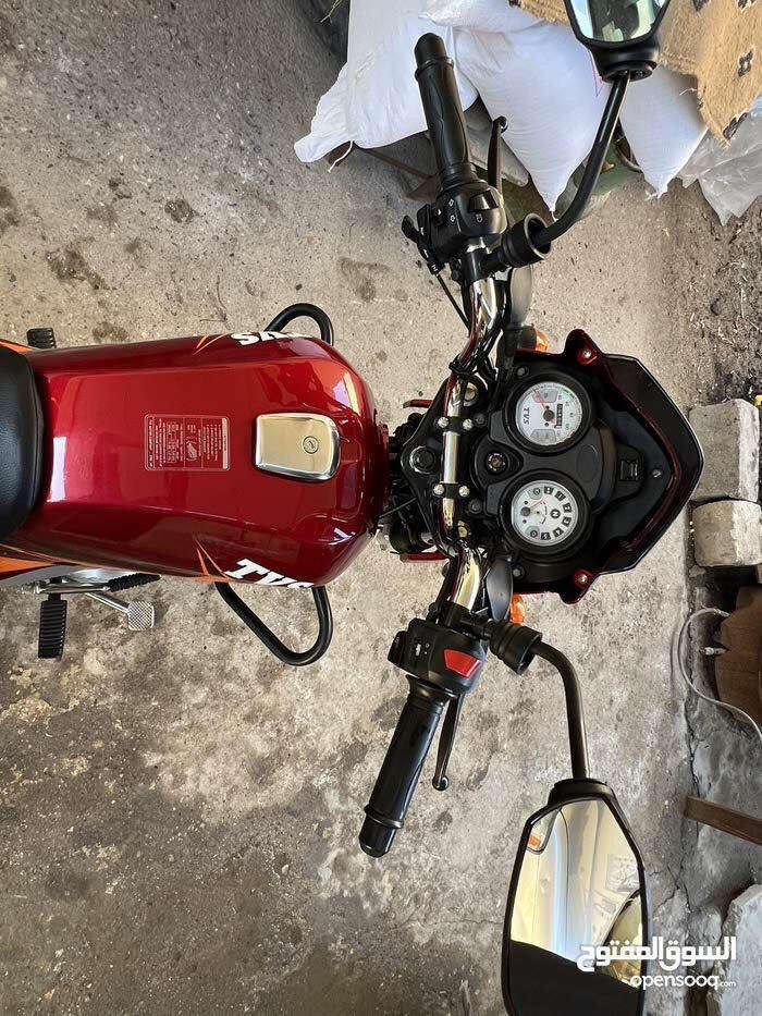 السلام عليكم دراجه هندي TVS  خمسه كير رقم وسنويه ارقام أنكليزي راعيه يريد تحويل مديل 2021 الدراجه حيل نضيفه كل 15 يوم ابدل دهن امزويل الدراجه مكينه خرسه ما ينسمعله صوت كلشي شغال بيه كفاله من الطول للطول السعر (مليونين ) وبيه مجال حك جيتك والشراي بخدمته والموشراي لا يكسر بسعره مكاني التنومه رقم الهاتف 
***********
