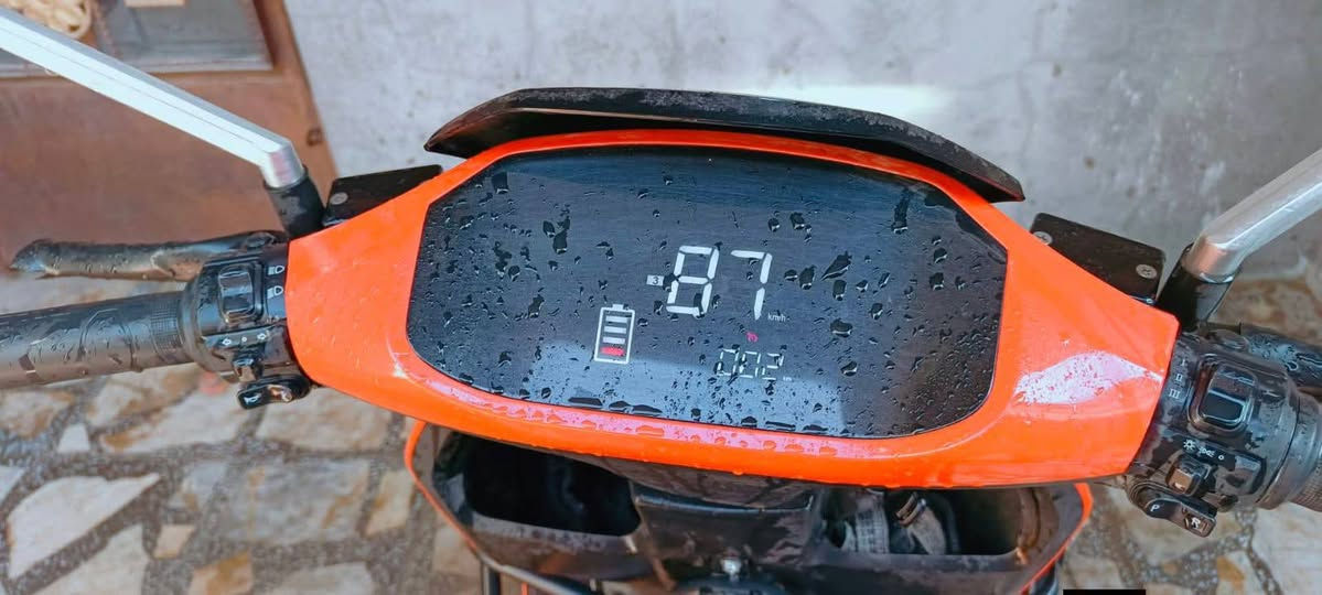 سلام عليكم مكلف بل نشر دراجة شحن للبيع مواصفات  فول  والمعرف لا يعرف جديدة ماصارلها شهر نازلة للشارع  مكاني بغداد الامين عارضها ب950وبيها مجال ***********
