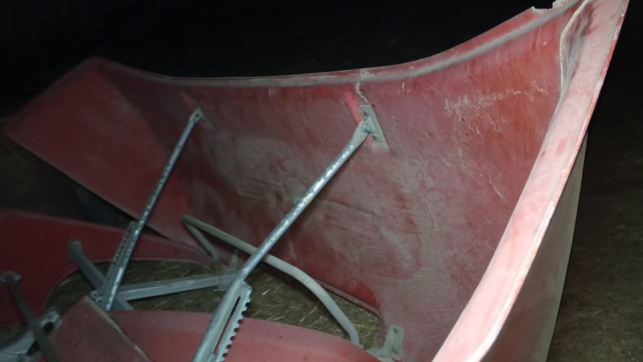 كاسحه وزعانف للبيع ***********
