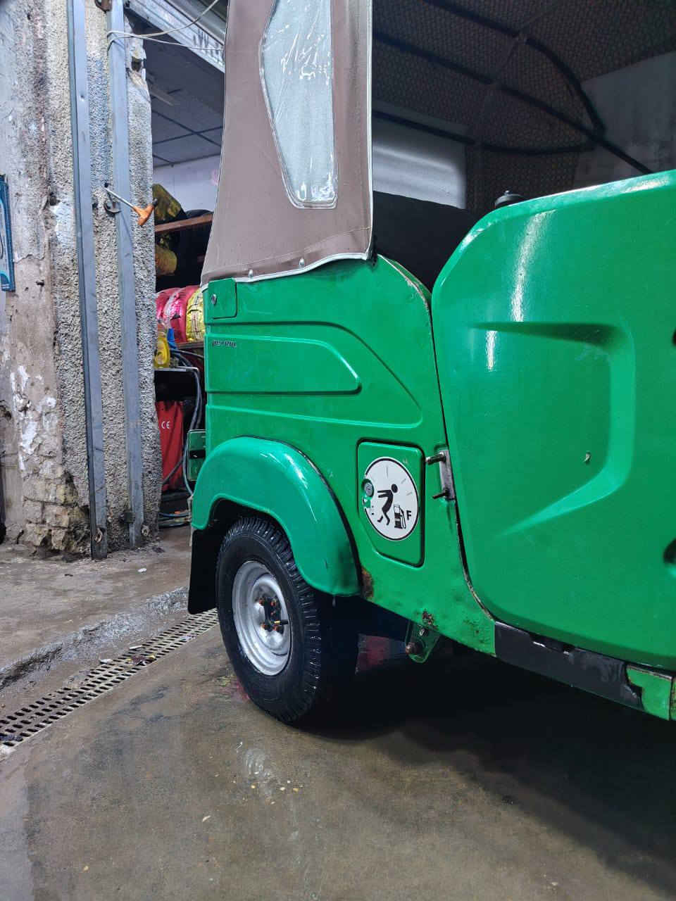 سلام عليكم تكتك 21مرقمه بيه صفحه تكتك حلوه وكاعده مكينته خير من الله ابيع الغراض وحد والتكتك وحد مكاني الشعب السريدات
***********
