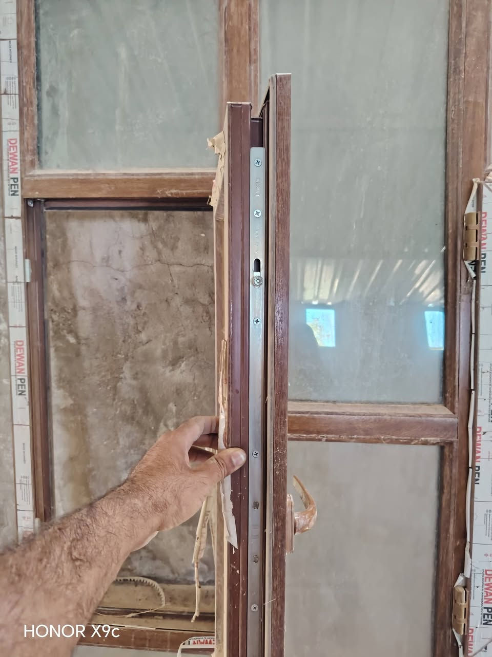 شبابيك عدد اربعه قياسات مختلفه
 عدد 2 .. مترين ارتفاع في متر عرض
عدد 1 .. مترين ارتفاع في متر ونص عرض
عدد 1 .. مترين في مترين

 دبل جام 
لوون صاجي 
النظافه 100% غير مستخدم جديد 

***********
