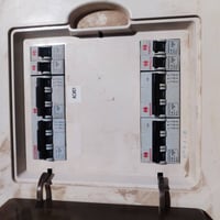 قواطع كهربائية • بنل كهربائي • شغالات
