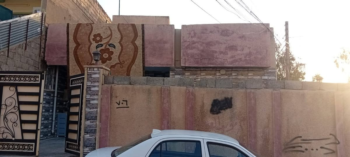 للبيع للبيع
بيت ركن
طابو الزهور
القادسية الثانية
المساحة ٢٠٠م 
الواجهة١٠م
قرب جامع النعيمي
طابق واحد محدث
يحتوي على ٢غرفة نوم
وهول واستقبال ومطبخ
وصحيات وكراج
السعر ١٦٥ مليون
للاستفسار مراجعة مكتب 
سعد النعيمي للعقار 
الزهور دورة العبادي
باتجاه تقاطع المحروق
قرب مذخر أدوية بيروت
والإتصال ب
***********
و***********
نستقبل جميع أنواع العروض
سكني تجاري زراعي
