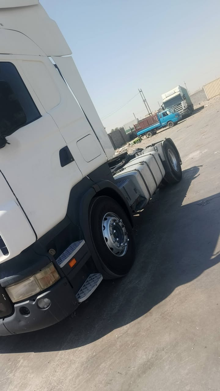 السلام عليكم راس تريله للبيع موديل 2006مكينه انجكتر420 كير جي ار4×4 تخم تاير وياها عربانا اشمتز جديده اتريد بس راس تريدها كامله  سياره مكفوله لا تنقيص لا تبخير  السياره كامله كبل للشغل للستفسار *********** مكان السياره بصره
