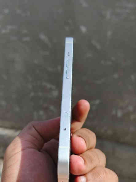 ايفون 13 عادي
ذاكره 128 
بطاريه 79 توها صارت
لون ابيض
نضافه١٠٠٪
نموذجM امريكي اصلي 
مكاني نجف ناحيه الحريه
سعر 390 وبي مجال بسيط 
للاستفسار مراسله واتساب ***********
