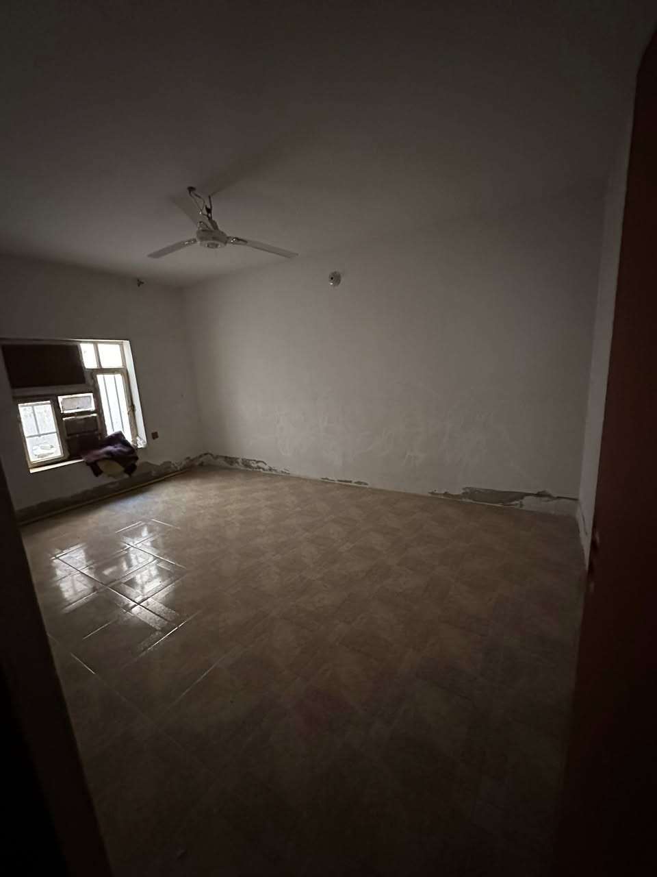 #للأيجار
بيت مشتمل 150 للأيجار لعائلة صغيره 
حي العسكري قرب المحكمة الجديده
يحتوي البيت على
استقبال 
صاله 
غرفة نوم
مطبخ 
صحيات
#ايجار البيت 350 
للاستفسار الاتصال على الارقام التاليه
***********
‭          
0780 014 3171‬
