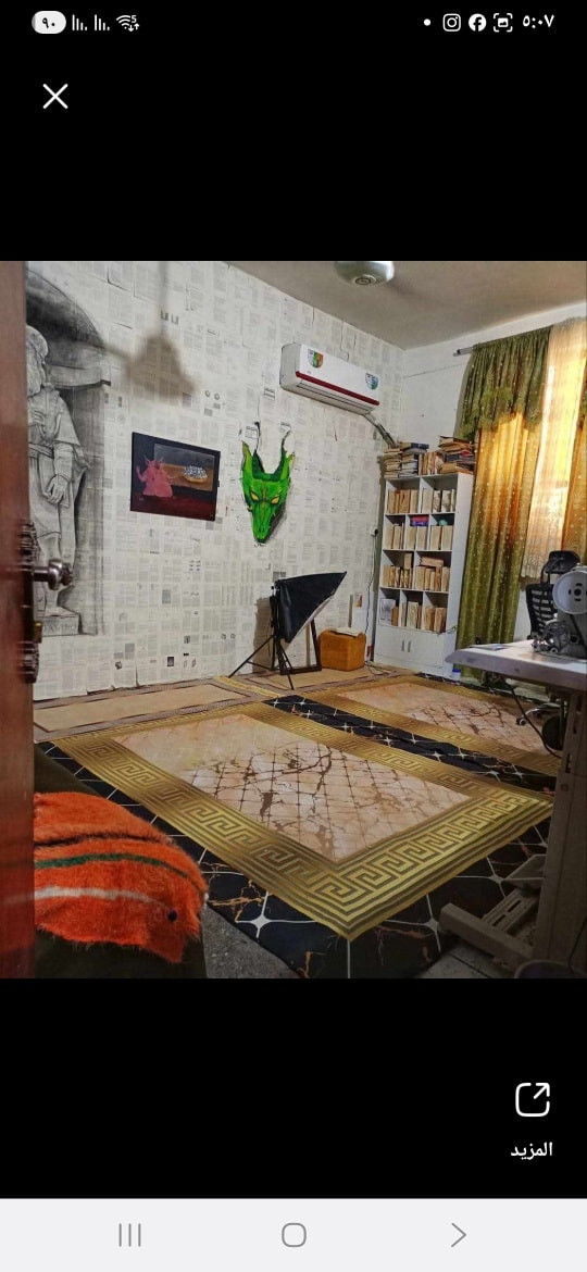 بيت للبيع/ السماوه 
-----------------------
حي الشهداء الثانيه 
------------------------
مساحه ٢٠٠ متر طابقين مسلح 
------------------------
٣ غرف وصاله وبراني ومطبخ وصحيات + محل 
------------------------
السعر ١٣٠ مليون 
------------------------
*********** / ***********
------------------------
للإستفسار مراجعة  مكتب عقارات قاسم  كاظم قرب كافتريا كناري مستعدون للاستقبال كافه العروض
