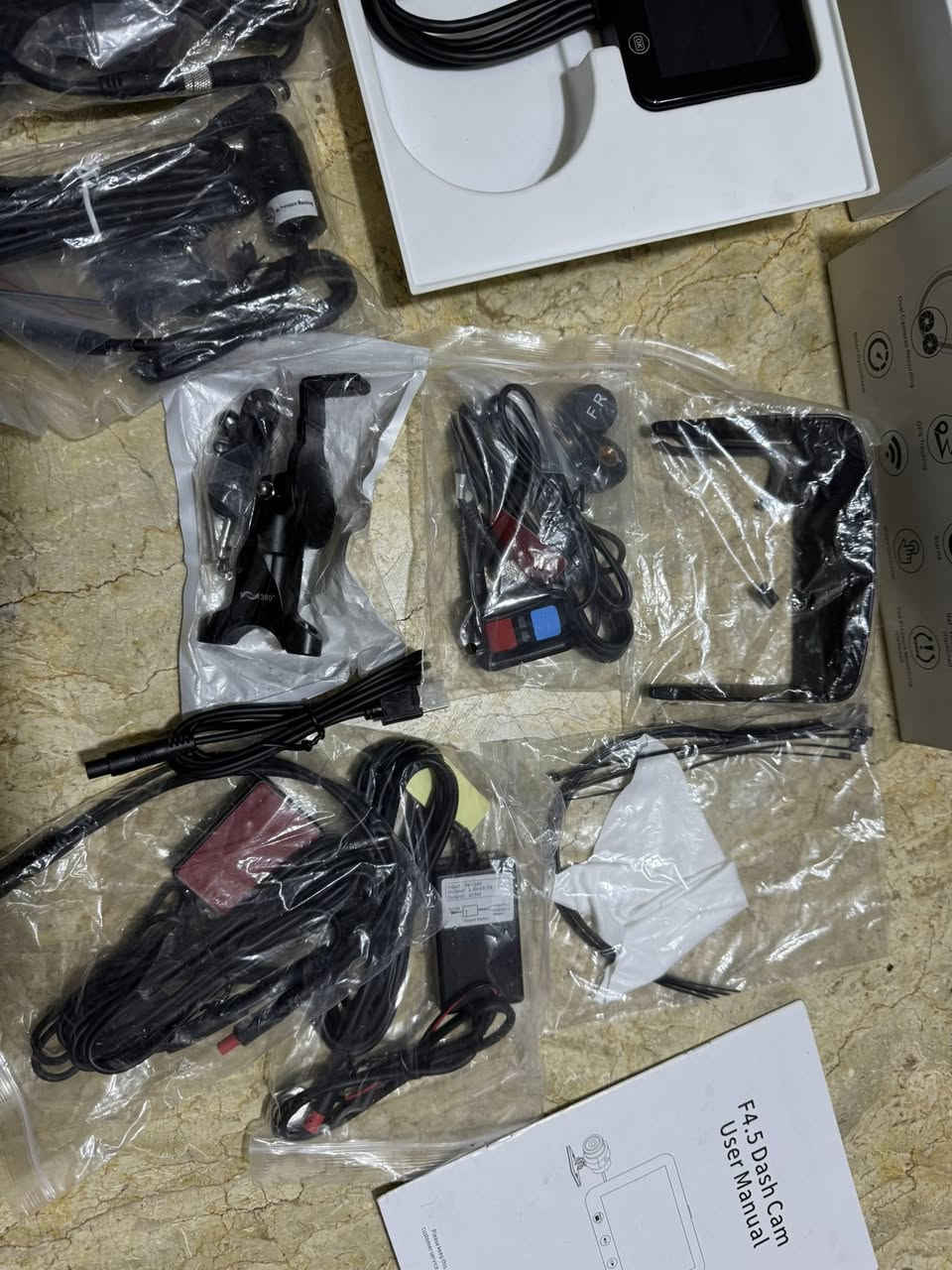 السلام عليكم لبيع كامري ويهه شاشه  جديده  ابد ماستخدمه السعر 100وبيهه مجال لشري و خوذه  السعر 100وبيهه مجال الرقم ***********
