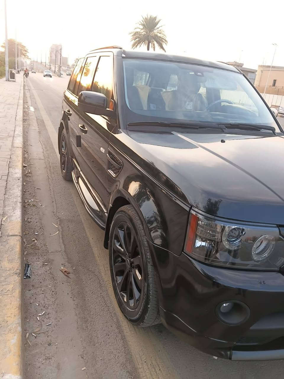 السلام عليكم سياره رانج روفر فئة سبورتج للبيع موديل ٢٠١١ رقم بغداد سنوية مجددة رقم دولي 
السيارة فول مواصفات أعلى مواصفات بالرانج المحرك عادي تنفس طبيعي 
السيارة حلوة ونظيفة 
للاتصال ***********
