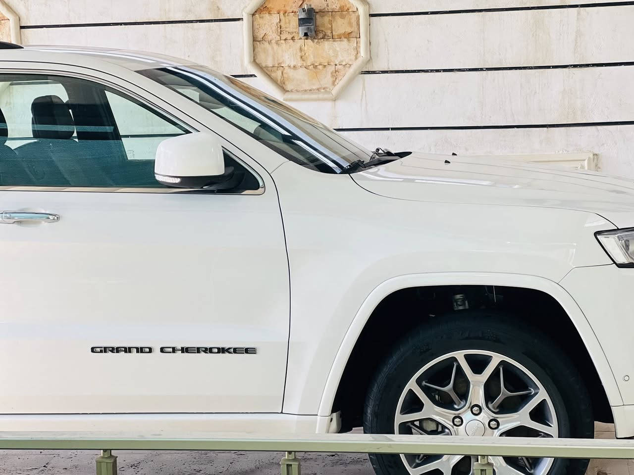 السلام عليكم Jeepكراند شيروكي
فئه اوڤر لاند 
موديل 2021 خليجي مكفوله كفاله عامه 
محرك مكفول 6V
كير مكفول 
سياره ع وضع البلادي مال شركه 
سياره ماشيه 34الف 
اشاير دواره 
سياره كلهه حساسات 
أربع شاشات بلاد 
للاستفسار الاتصال ***********
مكاني العماره
