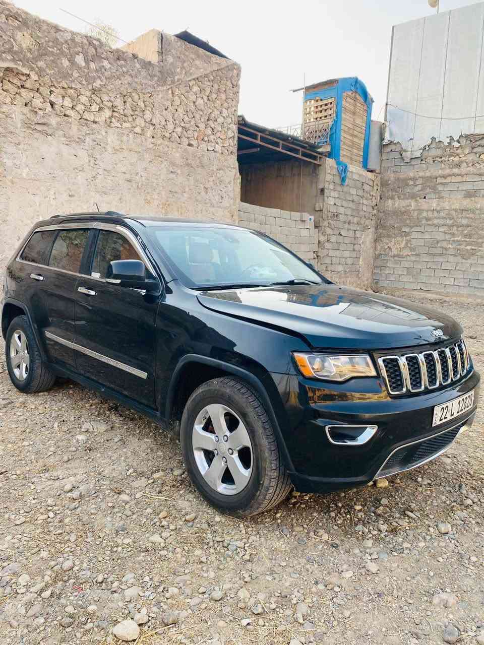 السلام عليكم جيب موديل ٢٠١١ محدثة ١٩ السيارة خليجي رقم وهزه وبراد وسنويه كله جديد السياره بيه قطع صبغ اني ابيعلك صبغ عام لان البنيد طاير على كصت القماره ونصبغت ويلات ١٨ تدفئة تبريد كير ومحرك وباتري كله جديد السعر ١٣٥ وبيه مجال واذا اكو غير لون هم جيب اراوسه سويج بسويج مكاني ديالئ الخالص ***********
