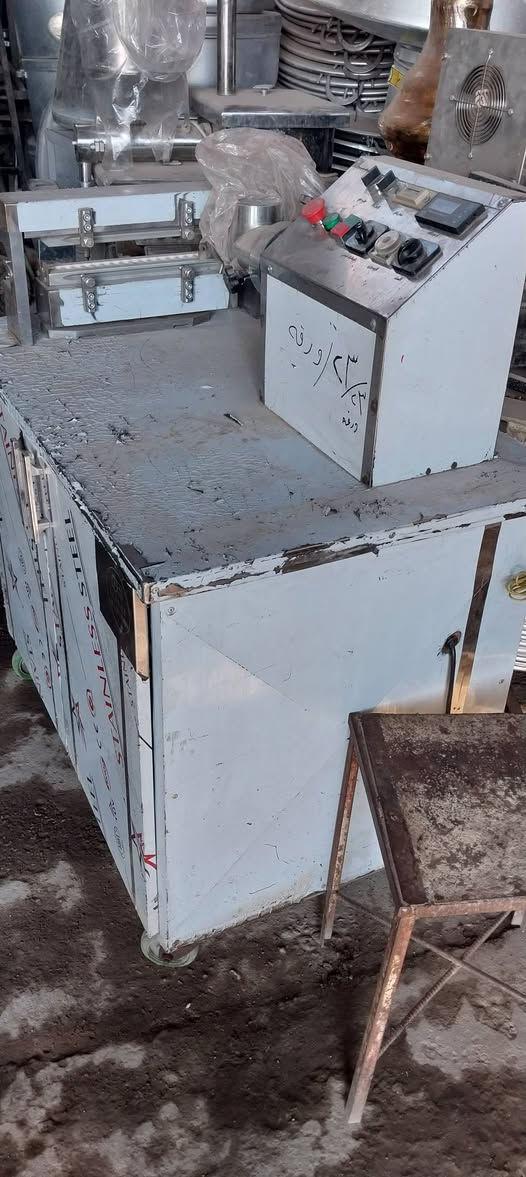 ماكنه تشيش كباب إيرانية المنشأ ١٥٠٠ شيش بالساعه معرض طه الأمين كربلاء الحي الصناعي شارع المعارض قرب شركة المهندس حاج امين ***********
